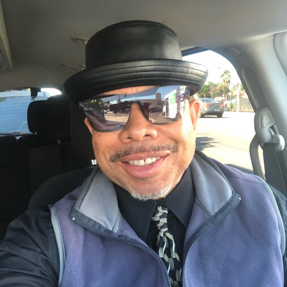 Meet your Posher, Donovant - Picture 2 of 7